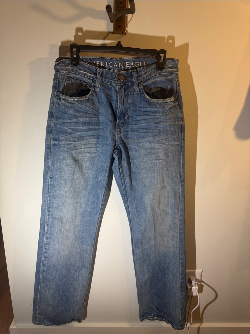 American Eagle Outfitters Men's Faded Blue Relaxed Jeans